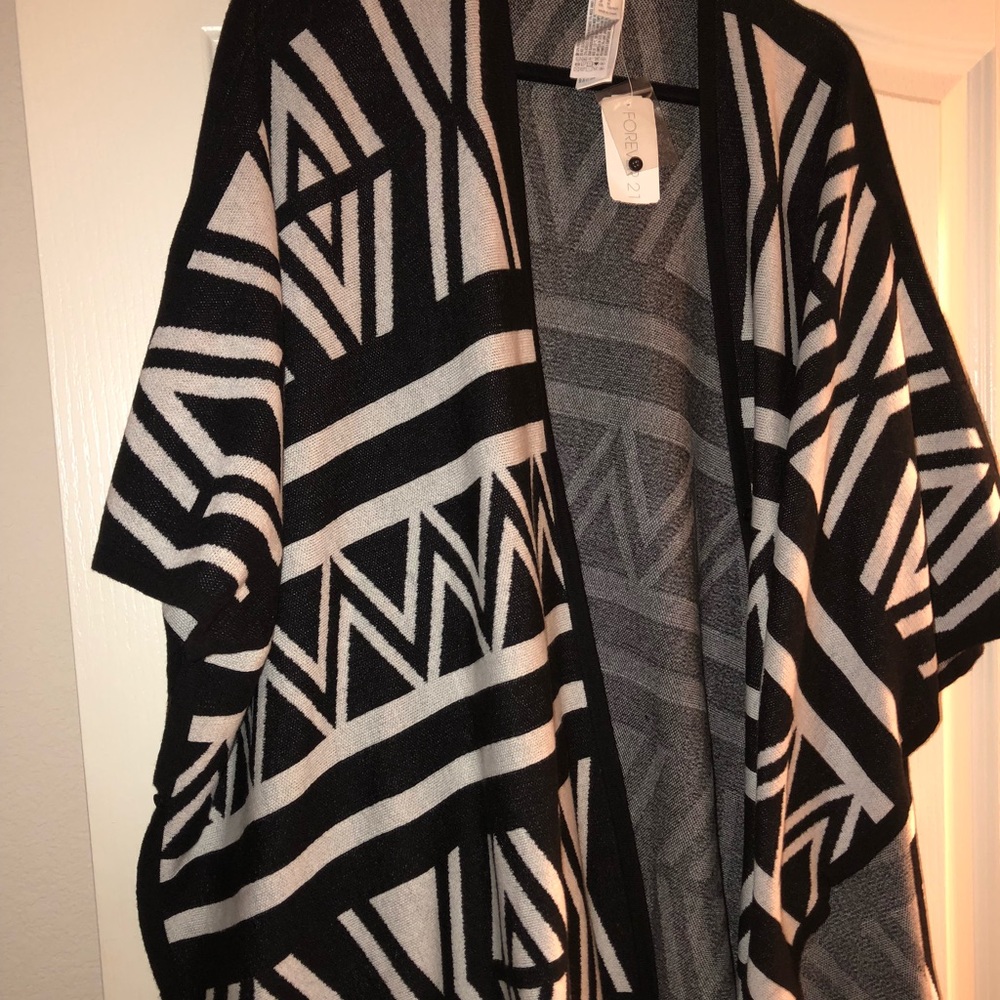 NWT super cute block black &white poncho sweater